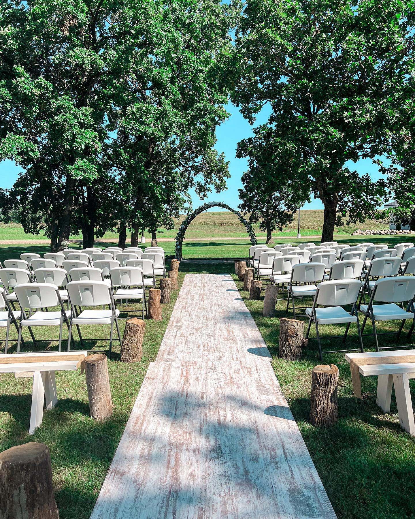 Twisted Oaks wedding ceremony location